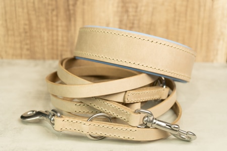Halsband-Leinen Set