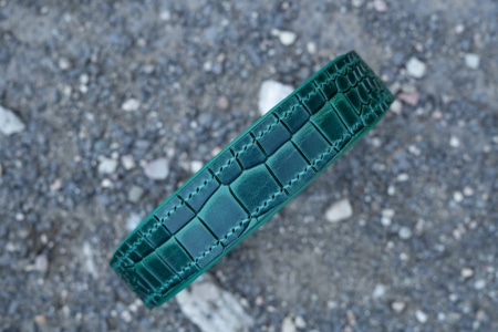 Halsband Smaragd mit Krokoprägung