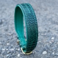 Halsband Smaragd mit Krokoprägung
